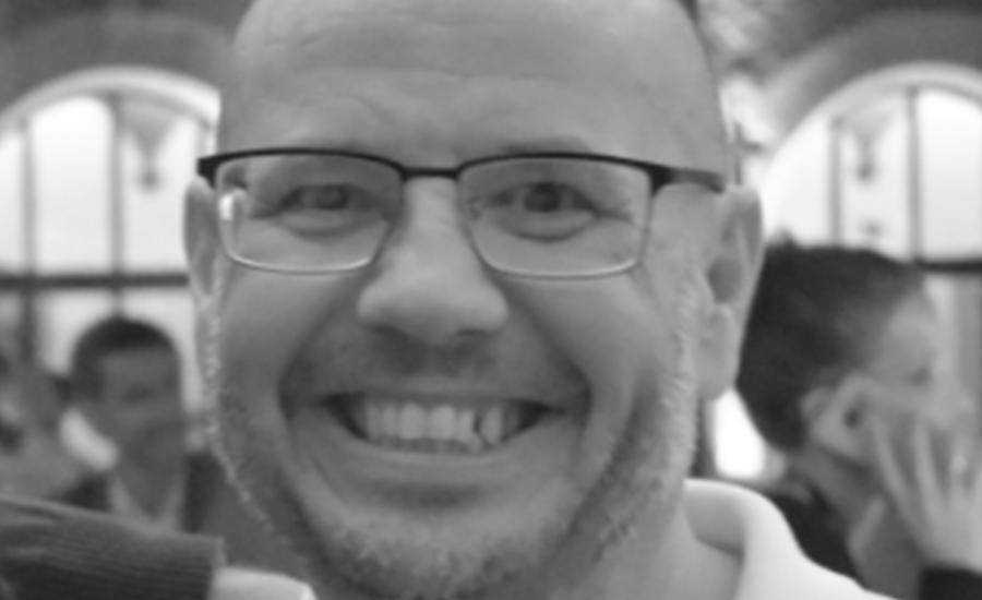 صورة تظهر بول فلاناغان مدير حسابات المنتجات في شركة Araxxe