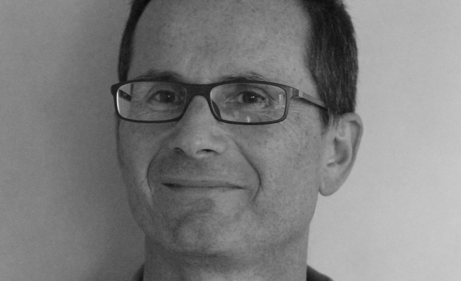 صورة تظهر فيليب فافييه كبير مسؤولي أمن المعلومات - رئيس عمليات تكنولوجيا المعلومات.